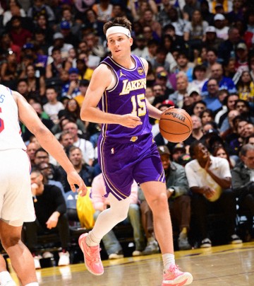 詹姆斯尴尬准三双里夫斯35分救主，大帝空砍35+7+7，湖人逆转76人